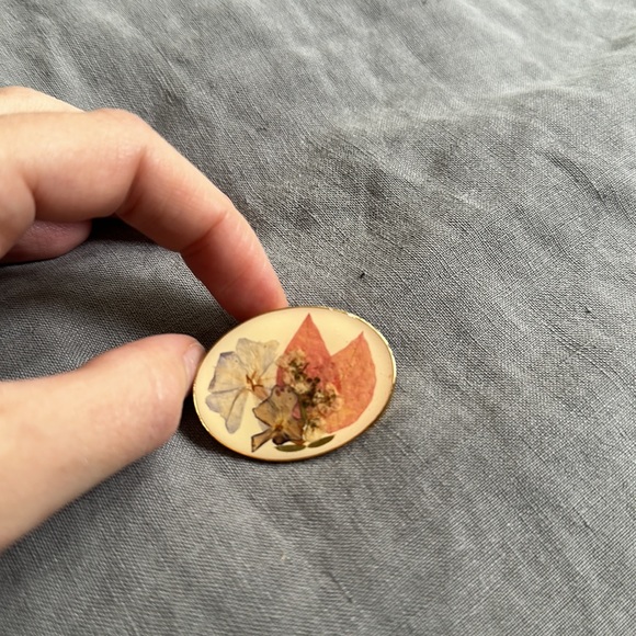 Real Flower pin. - Picture 7 of 7